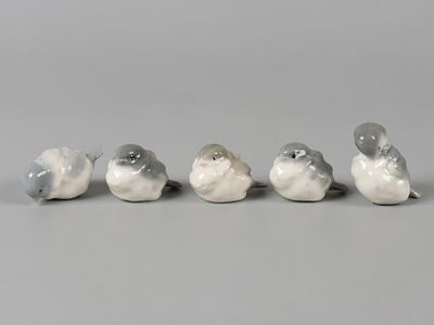 Статуэтки. Воробьи. 5 шт. Ск. Л.Н. Сморгон. ЛЗФИ. 1956-1967-е. Фарфор, подглазурная роспись. 1. 