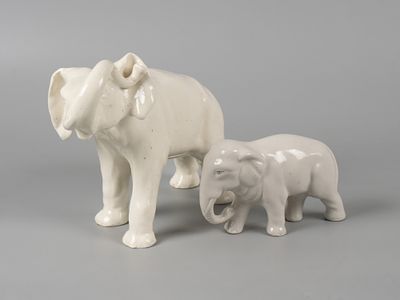 Статуэтки. 2 шт. Слоны. 1930-1950-е. Фаянс. Статуэтка. Слон с хоботом вверх. Кировский фаянсовый 