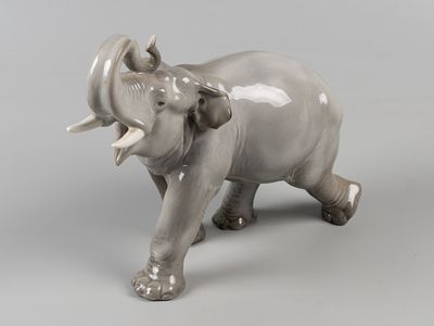 Статуэтка. Серый слон. Авт. Б. Я. Воробьев. ЛФЗ. 1960-е. Фарфор, подглазурная роспись . Высота 