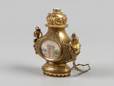 Флакон для духов с видами Парижа. XIX в. Латунь, миниатюры, стекло, гравировка. Высота 5,2 см. 