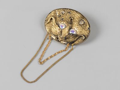 Marena Handarbeit. Брошь жемчужины в листьях. Ар-Деко. Германия, 1920-е 
Металл, иск. жемчуг. Ра 