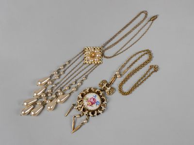 Два кулона на цепочках. Яблонец. Чехословакия. 1950-1960-е. Фарфоровая вставка, эмали, бусины 