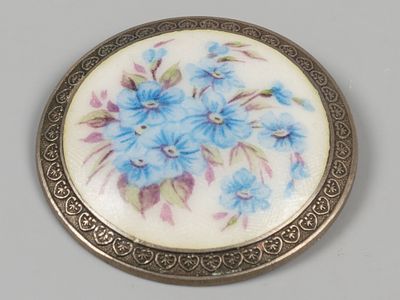 Брошь. Незабудки. Ленинградская ювелирная фабрика, 1950-1960-е. Бел. металл, гильошированная 