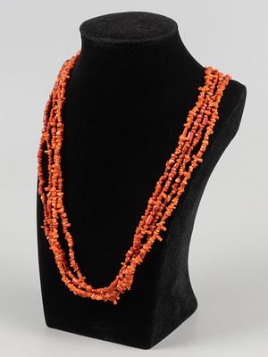 Бусы в четыре нитки. ХХ в. Коралл, бисер. Длина 60 см. Потертости на застежке. В целом в 