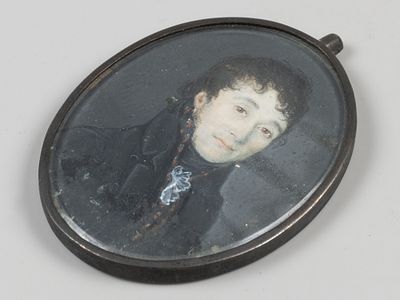 Миниатюра. Портрет дворянина. Начало XIX века. Роспись по раковине, фацетное стекло, латунь 