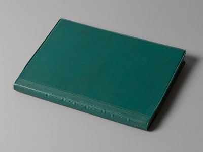 Кляссер (7 листов) с почтовыми марками РСФСР и СССР. Содержит 122 негашеных и гашеных марки. 