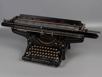 Печатная машинка. Underwood Standard. Пер. четверть XX вв. Размер 23х70х31 см. 