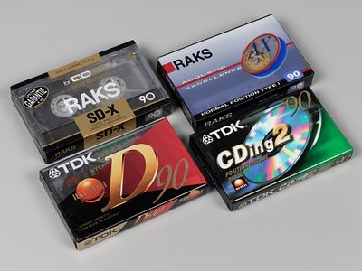 Аудиокассеты 4 шт. Запечатаны в оригинальной пленке 1990-е. Состояние новых.