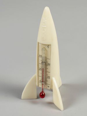 Градусник Ракета "Восток". 1950-1960-е. Пластик, стекло. Высота 9.5 см. Термометр в рабочем 