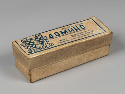 Домино с советской символикой. Мособлпромсовет. После 1935 г. Оригинальная коробка. Размер 