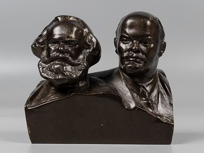 Бюст. Коммунисты К. Маркс и В.И. Ленин. Ск. Н.В. Томский. 1968 г. Бронза. Размер 12х13.5х8 см. 
