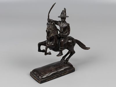 Скульптура. Всадник на коне с саблей. Бронза, патинирование. Размер 21х19х6 см. Надпись на 