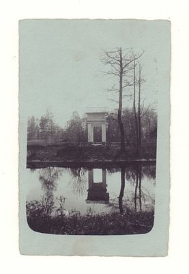 Павильон в парке. Фотооткрытка. Начало ХХ в. Открыточный формат. Прошла почту. Хорошее состояние.