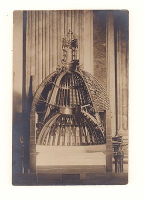 Модель купола Исаакиевского собора в разрезе. Довоенная фотооткрытка. Гос. Антирелигиозный 