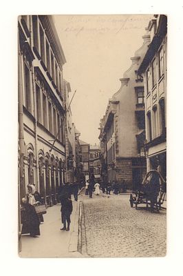 Рига. Господская улица (?). Фотооткрытка. Начало ХХ в. Открыточный формат. Надписана 