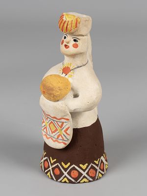 Каргопольская игрушка. Женщина с караваем. Архангельск, 1980-е. Глина, роспись, темпера, лепка