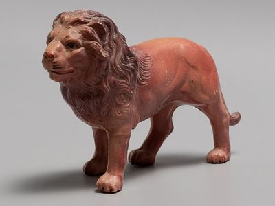 Игрушка. Лев. Колкий пластик. СССР, 1960-е гг. Размер 9х13х4,3 см. Клеймо на пузике. Общие