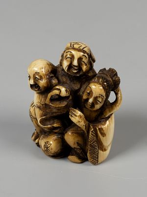 Нэцкэ. Три бога счастья: Хоттей, Дайкоку, Бэнтэн. XX в. Кость, тонировки. Высота 4,5 см. На