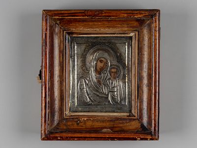 Икона в окладе и киоте. Казанская Пресвятая Богородица. 1908-1917 гг. Дерево, масло, бархат