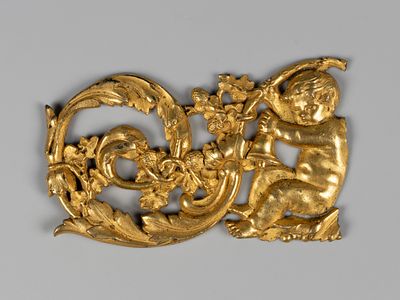 Накладка Путти с веткой. XIX в. Бронза, золочение. Размер 5х8 см. Потертости золочения. Следы 