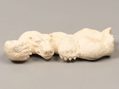 Лугинин С.А. &laquo;Доплыву&raquo;. Салехард, 2013. Бивень мамонта, резьба. Размер 2х10х4,5 см. Размер 