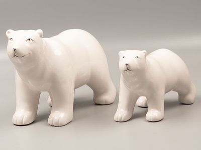 Статуэтка. Медведица и медвежонок. 2000-е. Фаянс глазурованный, надглазурная роспись. 1. 