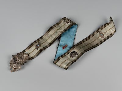 Пояс с накладками. Армения (?), 1898-1908 гг. Бел. металл, галун, ткань, скань, бирюза. Длина 