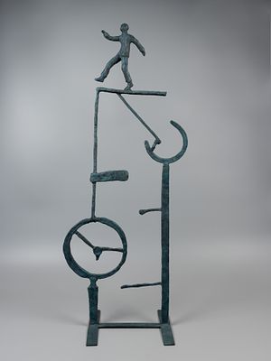Гофман В. Композиция с человеком. Скульптура из серии &laquo;Поезд жизни&raquo;. 2001 г. Бронза. Размер 95 