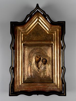 Икона в фигурном киоте. Казанская Пресвятая Богородица. нач. XX в. Дерево, масло, латунь 
