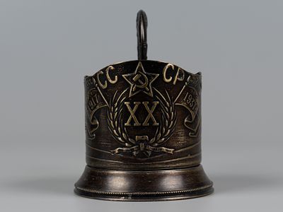 Подстаканник. 20 лет СССР (ВОСР). Ручка &laquo;цветок&raquo;. 1-ая Ювелирная фабрика серебряных изделий 