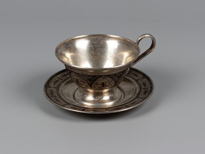 Кубачи. Чайная пара. 2003 г. Бел. металл, чернь. Вес общий 208 г. Чашка. Высота 6 см. Проба 