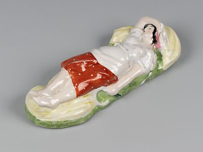 Крышка масленки. Жница в снопах. Авт. Данько Н.Я. ГФЗ, 1920-1930-е. Фарфор, роспись. Размер 23 