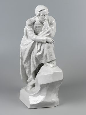 Статуэтка. Лермонтов на скале. Авт. Барбаш Л.Н. ЛФЗ, 1960-1970-е. Фарфор, глазурь. Высота 42 