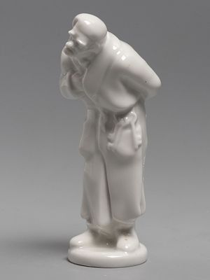 Гоголевская серия. Статуэтка. Плюшкин. Авт. Воробьев Б. ЛФЗ, 2000-е. Фарфор. Высота 14 см. 