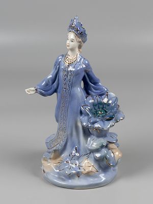 Статуэтка. Хозяйка Медной горы с каменным цветком. Авт. Л.Н. Шушканова. Гжель, 1950-1960-е. 