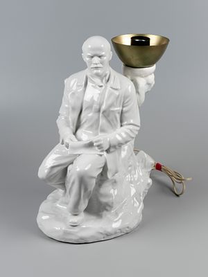 Статуэтка. Ленин в Разливе. Авт. Гликман Г. Д. Ленинградское отделение худ. фонда СССР. 