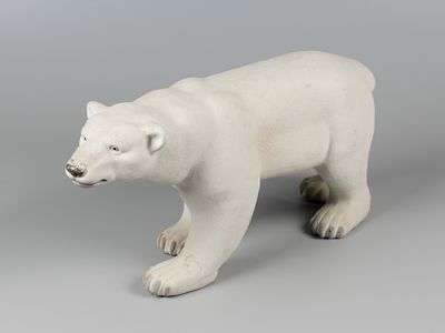 Ск. Асиновский И.А. Белый медведь. Авторская статуэтка. Санкт-Петербург, 1990-2000-е. Бисквит. Р 