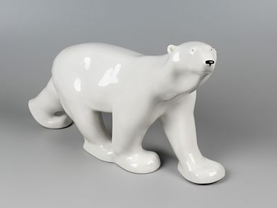 Статуэтка. Белый медведь. Авт. Воробьев Б.Я. ЛФЗ, 1970-1980-е. Фарфор, роспись. Высота 24 см. 