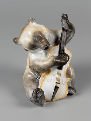 Статуэтка. Медведь из серии "Квартет". Авт. Б.Я. Воробьев. ЛФЗ, 1950-е. Фарфор, надглазурная 