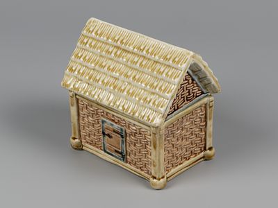 Частные заводы. Шкатулка. Дом. Завод Храпунова-Нового Я.Г., кон. XIX в. Фаянс. Высота с крышей 