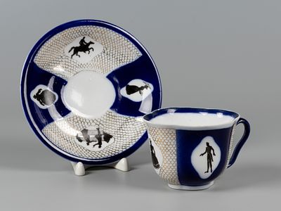 Авт. Кравец А. Чайная пара в авторской росписи. Евгений Онегин. ЛФЗ, 1946 г. Фарфор, роспись. На 