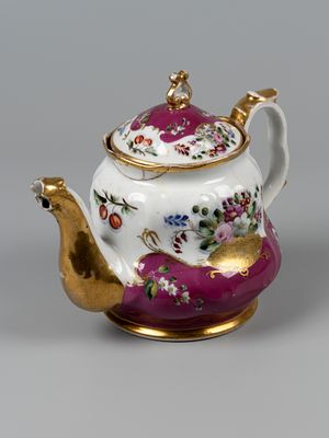 Редкое клеймо. Чайник с цветочным декором. Живописное заведение И. Иванова. Санкт-Петербург 