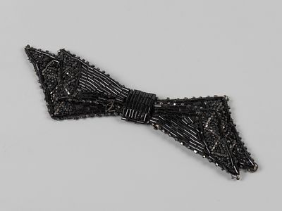 Бант черный. Бисер и стеклярус. Перв. пол. ХХ в. Размер 16х5 см. Следы бытования. В остальном 