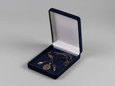 Северная чернь. Набор с ювелирных украшений. 4 предм. 1980-е. Бел. металл, чернение, золочение. 