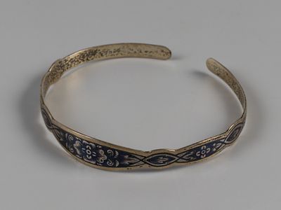 Северная чернь. Браслет (безразмерный). СССР, 1980-е. Бел. металл, чернение, золочение. Вес 9.4 