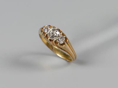 Кольцо. Бриллианты. Россия. Нач. ХХ в Жёлт. металл. Общий вес 3.5 гр. Размер 17.5. Клеймо 56 пр. 