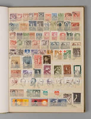 Альбом с марками разных стран. 800+ шт. Вт. пол. ХХ в. В основном гашеные. Размер альбома 