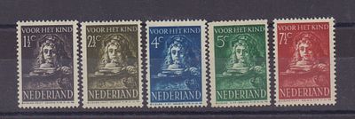 Почтовые марки Голландии. Живопись. Рембрандт. Дети. 1941 г. Мих. №397-401. Негашеные. Состояние *.