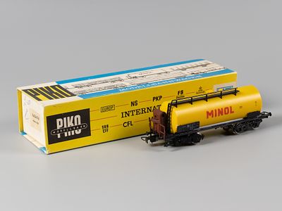 Ж/д вагон. Piko длинный 16424-016. Minol. НО 16,5 мм. ГДР, вт. пол. ХХ в. Пластик, металл. В 