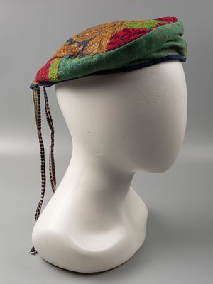 Повойник. Архангельская губерния. руб. XIX-XX в. Хлопок, парча, лен. Высота очелья 7,5 см 